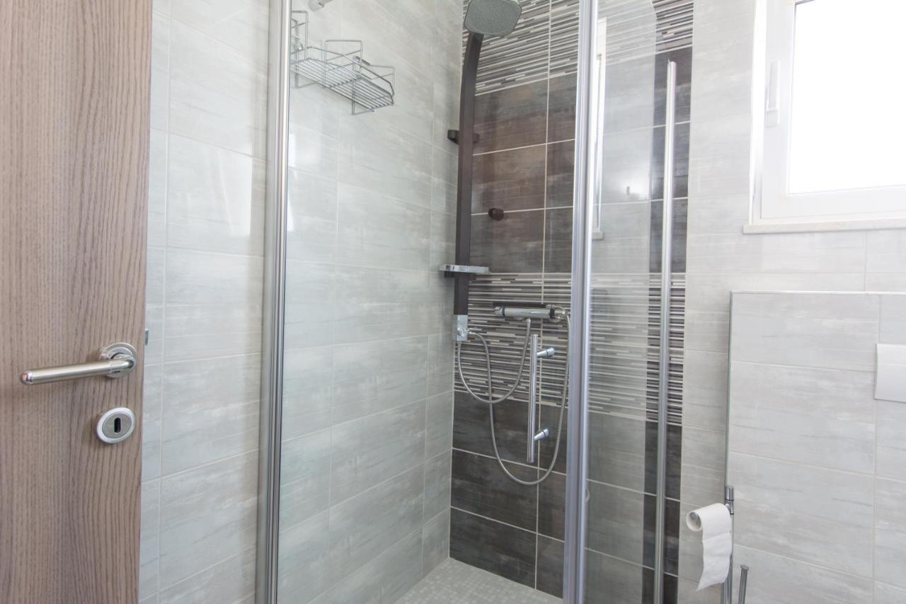 Lux Apartman S Pogledom Na More トロギール エクステリア 写真