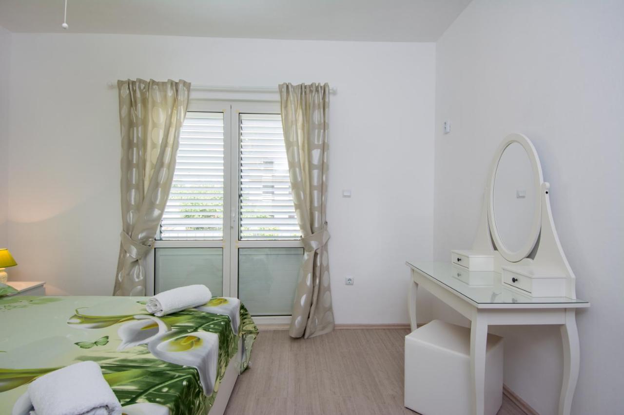 Lux Apartman S Pogledom Na More トロギール エクステリア 写真