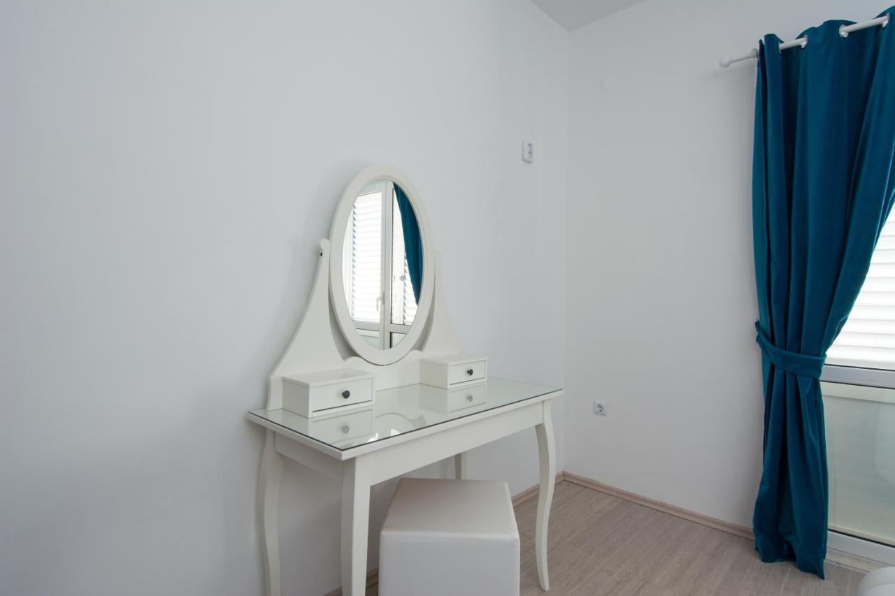 Lux Apartman S Pogledom Na More トロギール エクステリア 写真